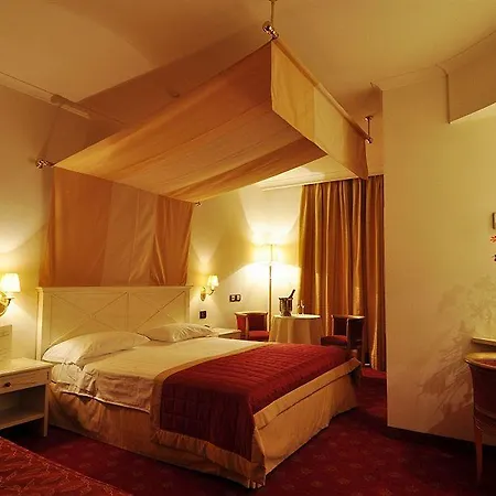 萨乌托皇宫酒店