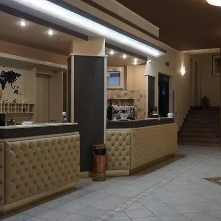 萨乌托皇宫酒店 酒店